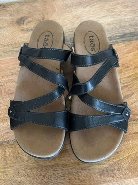 täos Double U Black Leather Sandals Size 9